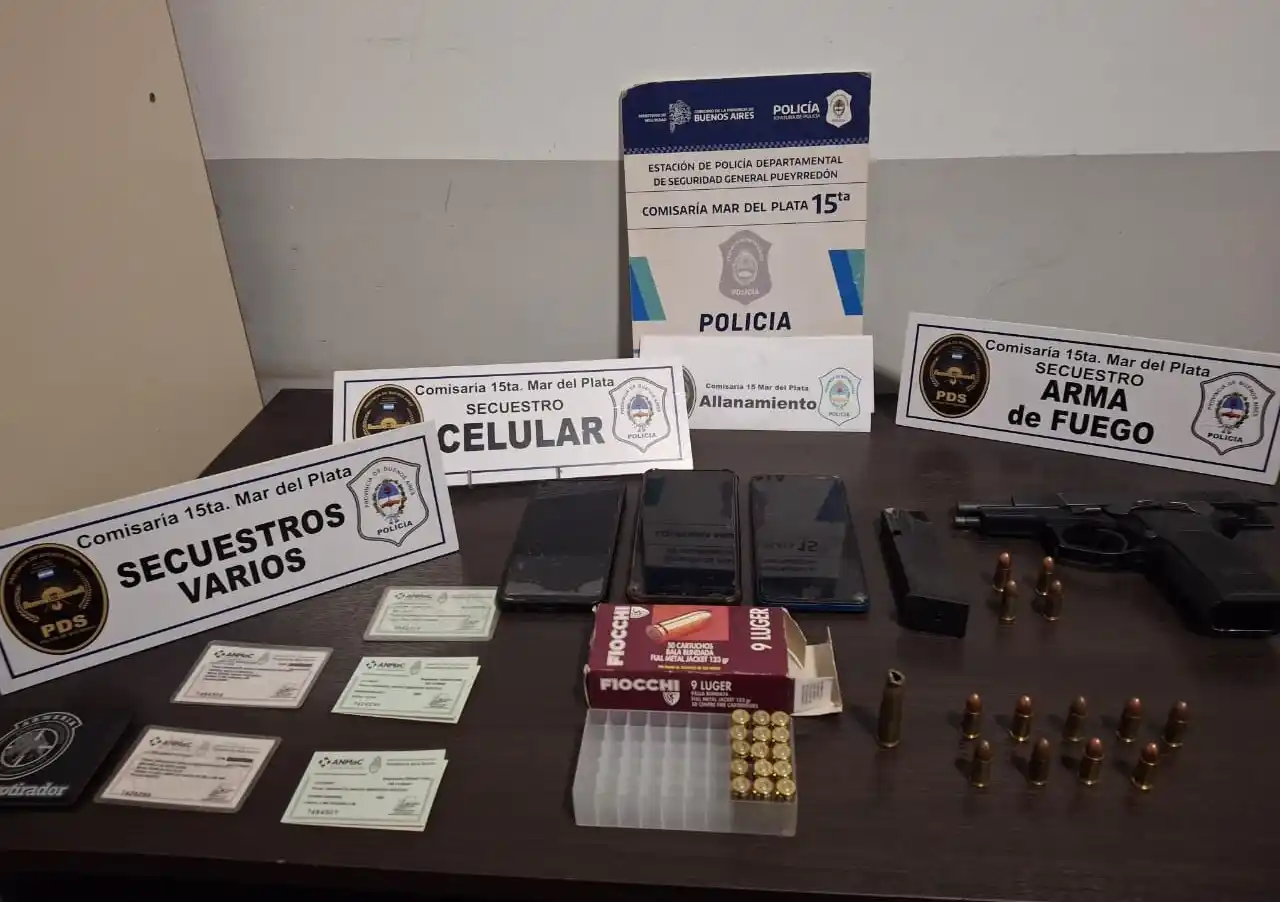 El arma utilizada y gran cantidad de municiones fueron secuestradas por personal policial.