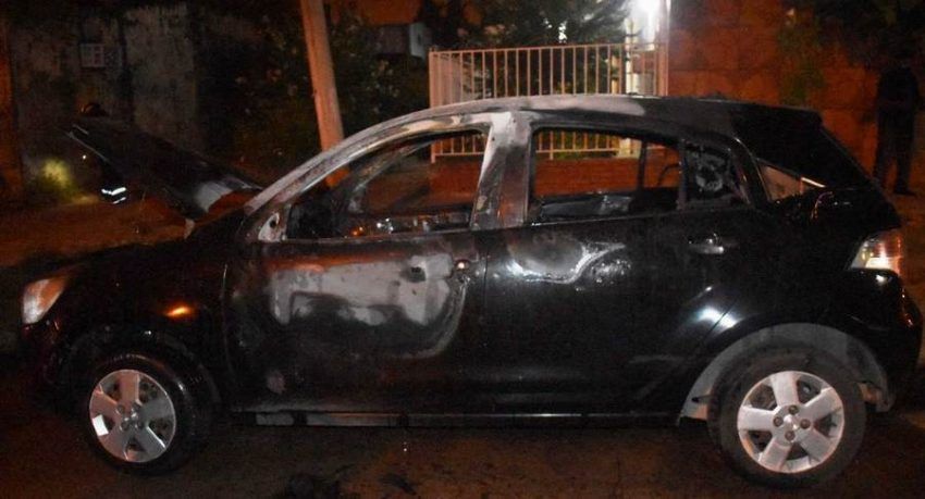 Investigan el incendio de dos vehículos