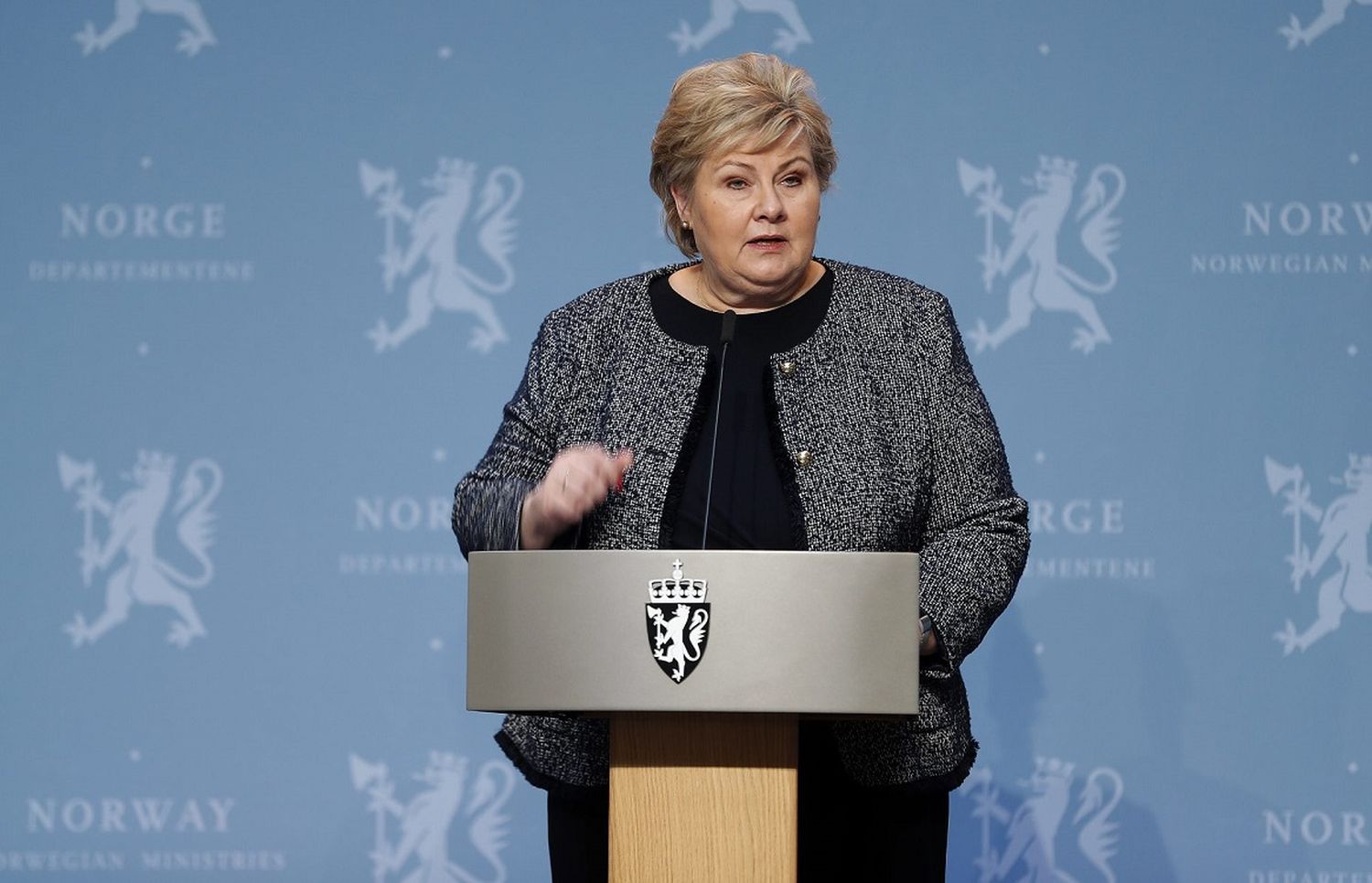 Multaron a la primera ministra de Noruega por celebrar su cumpleaños