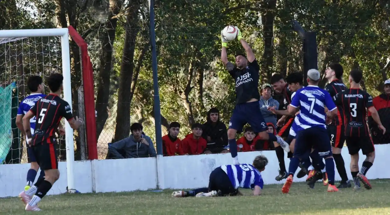 Carmelense derrotó a su escolta Sportsman de Villa Cañás y se alejó en la tabla