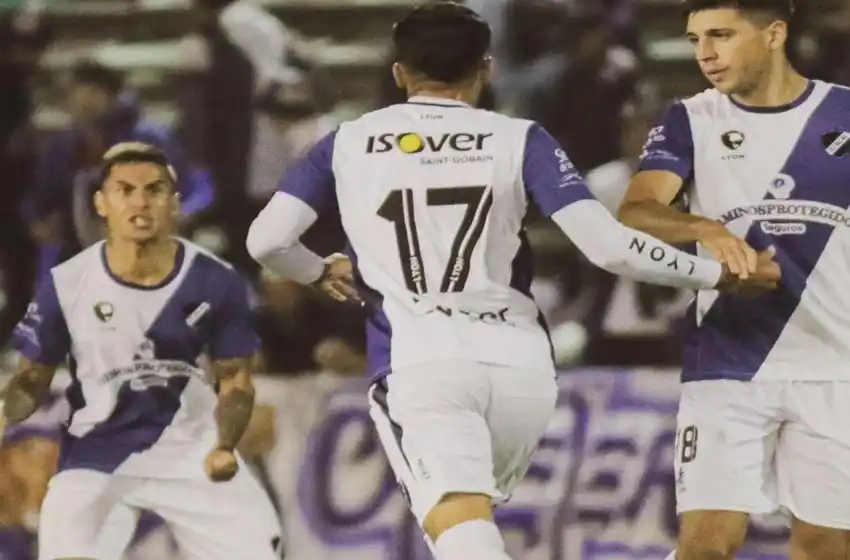 Alvarado igualó en su debut ante Sacachispas