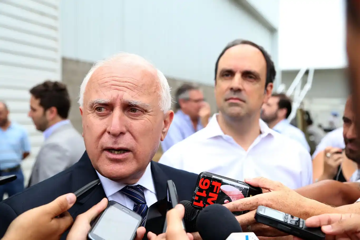 Lifschitz a Corral: “Creo en la austeridad, no en la demagogia”