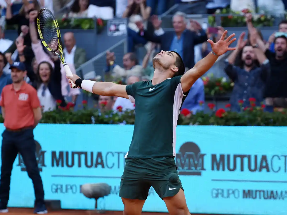 Alcaraz eliminó a Djokovic y es finalista en Madrid