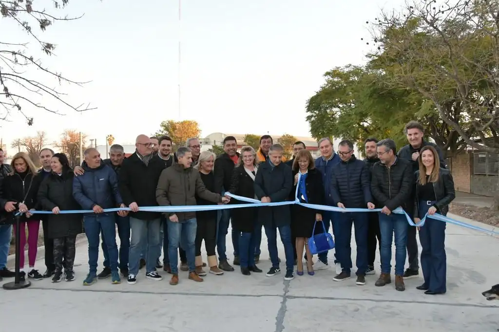 Quedó inaugurado el pavimento en calle Esperanza.