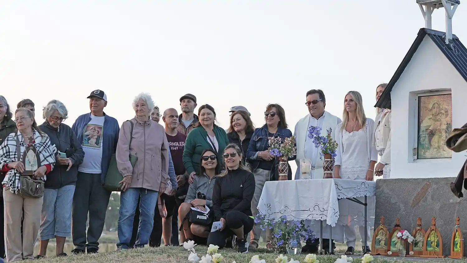 Participantes. De la ceremonia junto al río