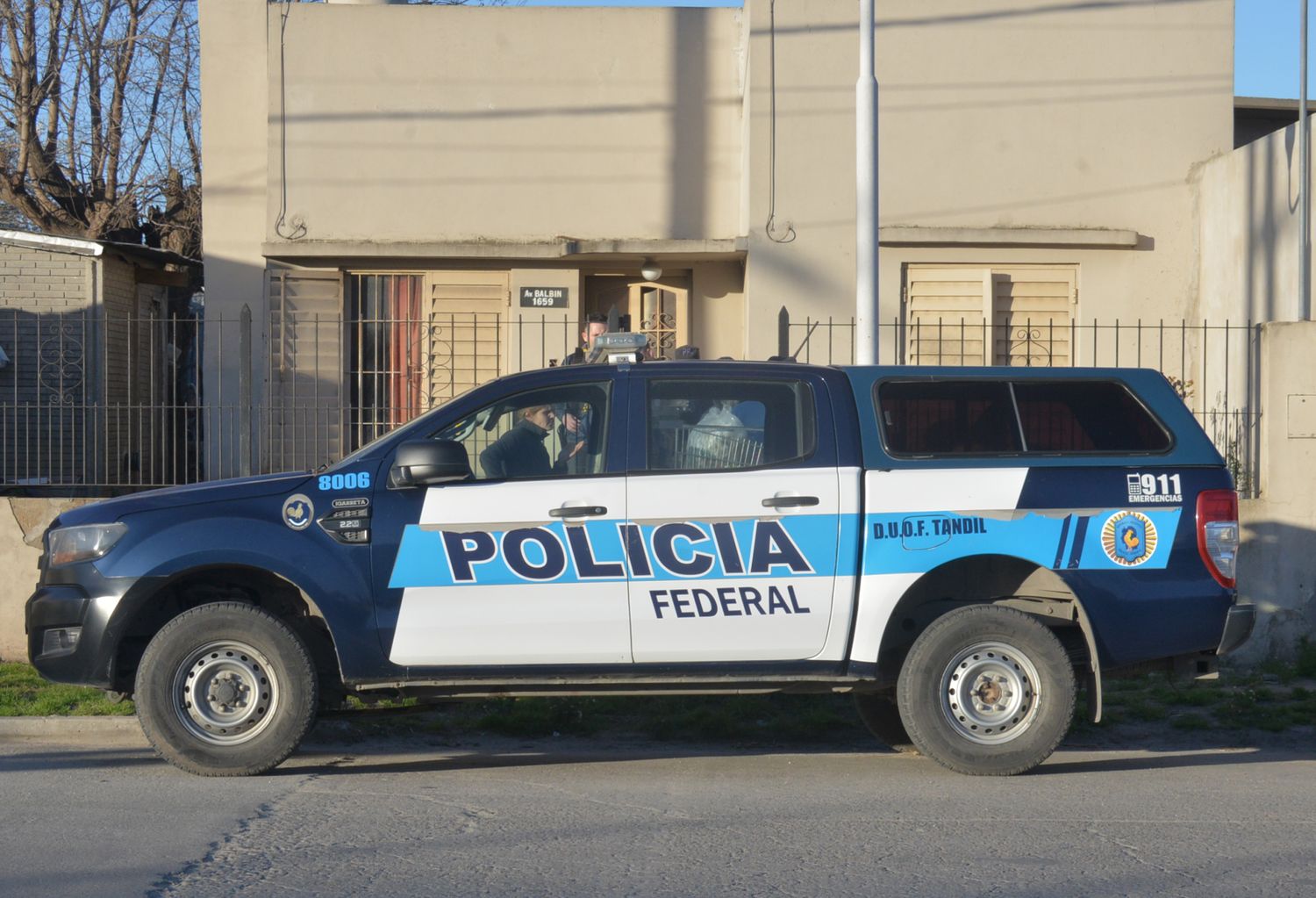 Efectivos de la Policía Federal realizaron el allanamiento en la casa de los sospechados de venta de droga.