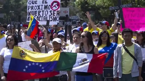 LA PROTESTA de Amnistía Internacional contra López Obrador en defensa de los venezolanos