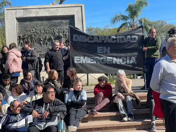 Movilización en el centro de Rafaela contra el veto a la Ley de Emergencia en Discapacidad: “La situación es crítica”