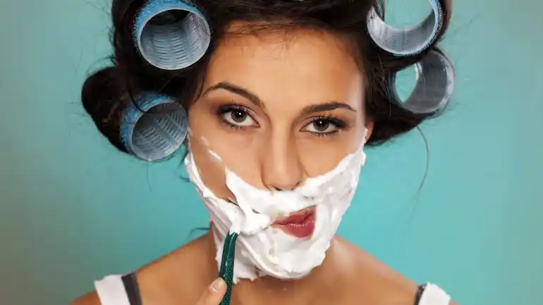 ¿Mujeres con bigotes? La causa puede ser un trastorno hormonal