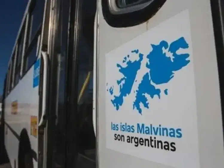 Según denunciaron trabajadores del transporte, la medida no solo alcanzó a colectivos, sino también a algunas formaciones ferroviarias.
