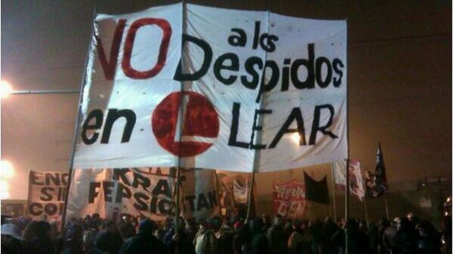 Jornada de lucha en apoyo a los trabajadores de LEAR con actos y cortes de rutas en la Provincia