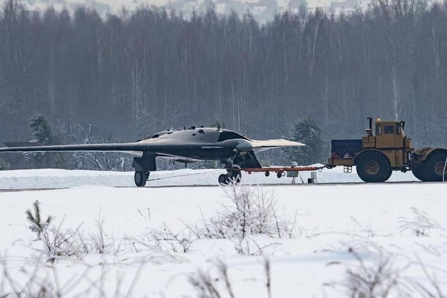 El Cazador se acerca: Rusia apura el desarrollo de su dron de ataque pesado Okhotnik-B