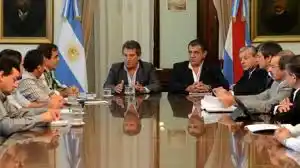 Urribarri convocó a los gremios docentes para avanzar en la pauta salarial