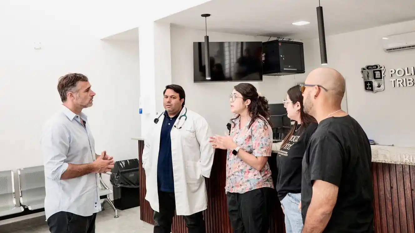 El jefe comunal mantuvo un encuentro con profesionales de la Salud.