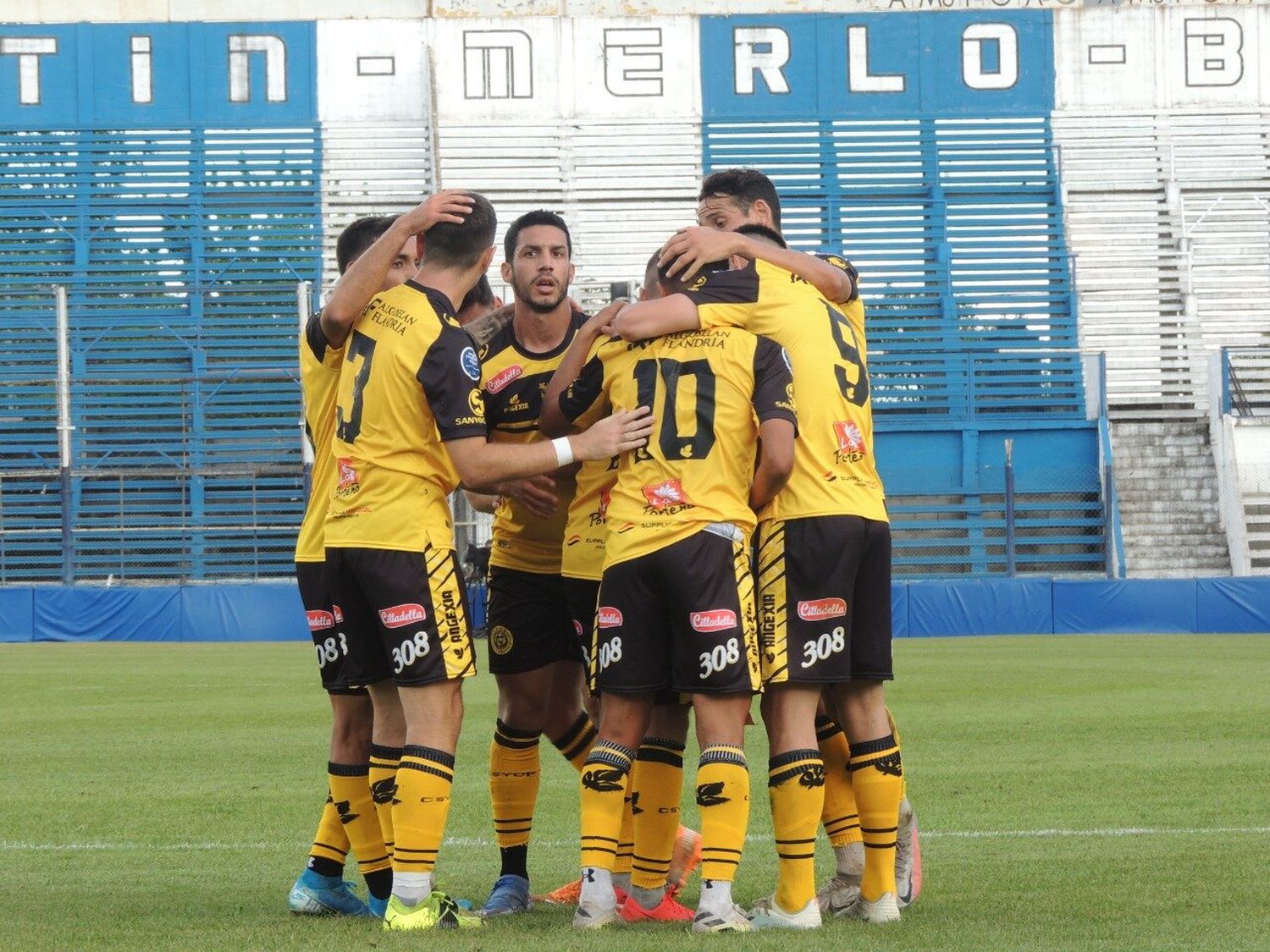 Con gol de Matías Nouet, Flandria ganó y sigue a un punto del líder