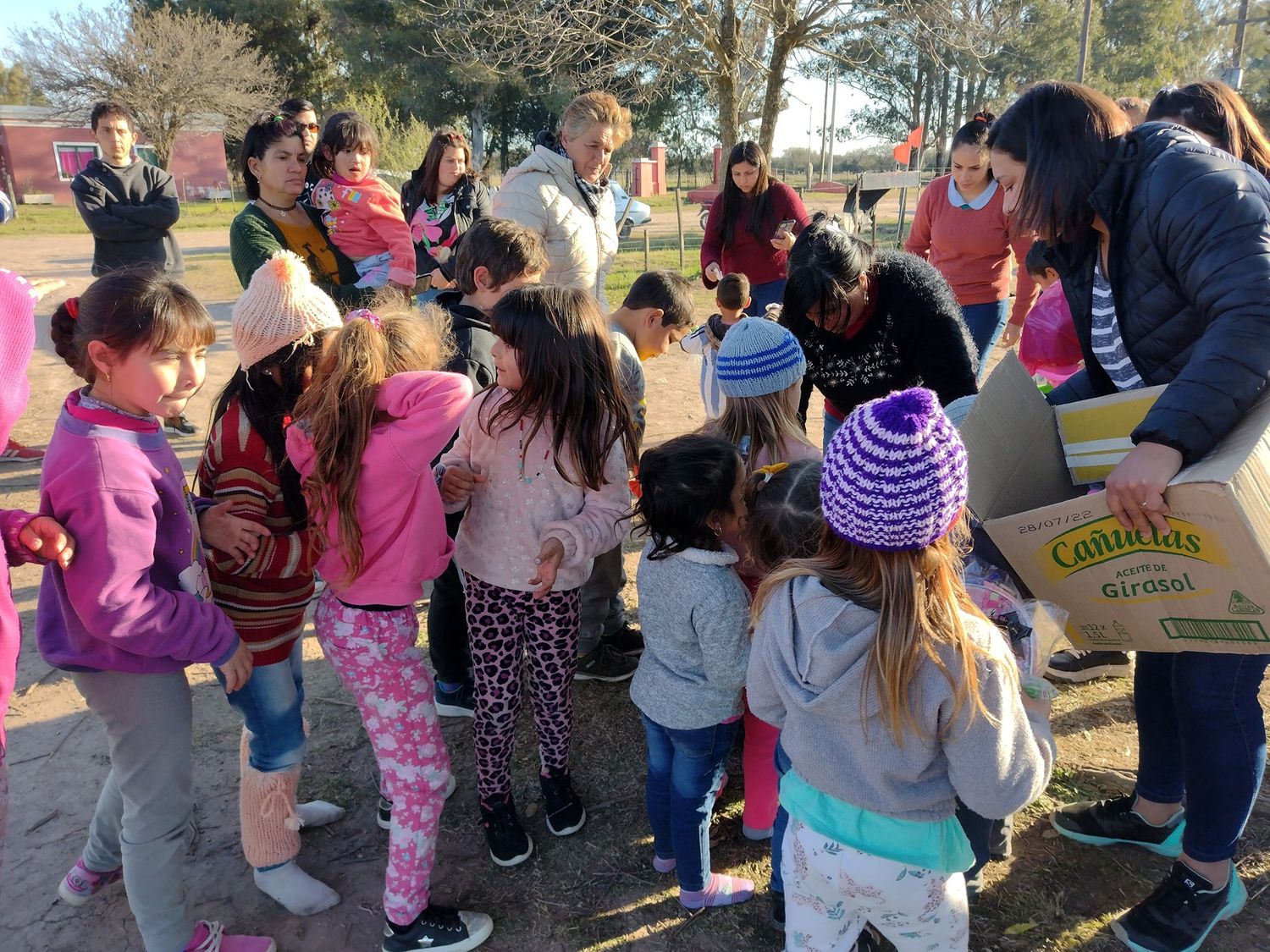 La JR colaboró con el Merendero "Los Camperitos"