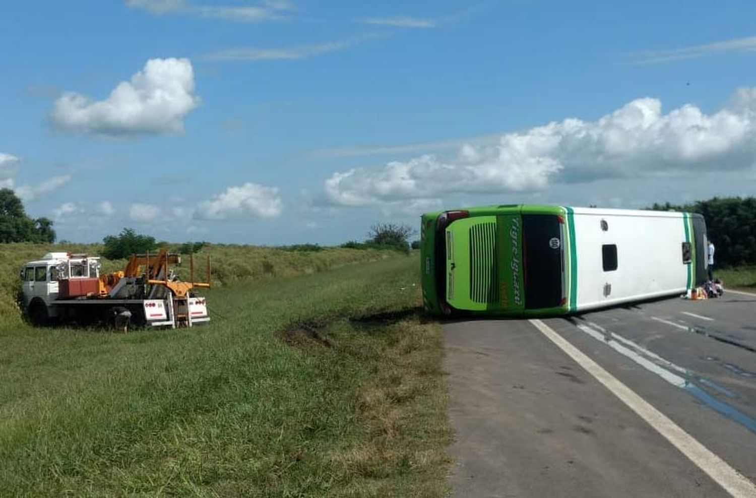 El colectivo que volcó había sido inspeccionado este sábado