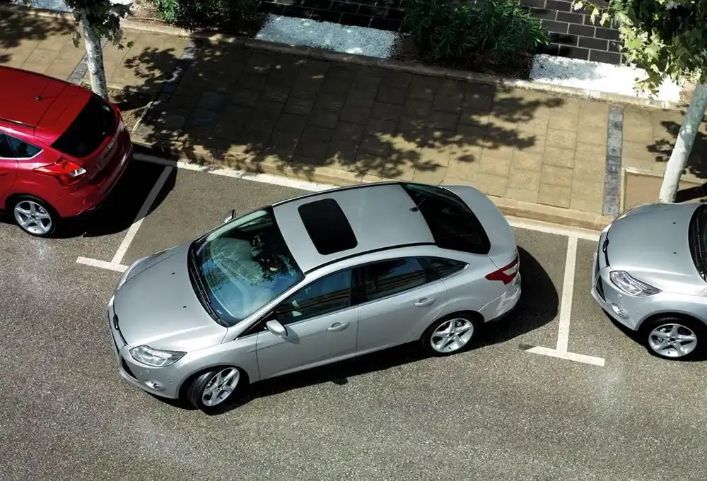 ¿Le cuesta estacionar en 3 maniobras?