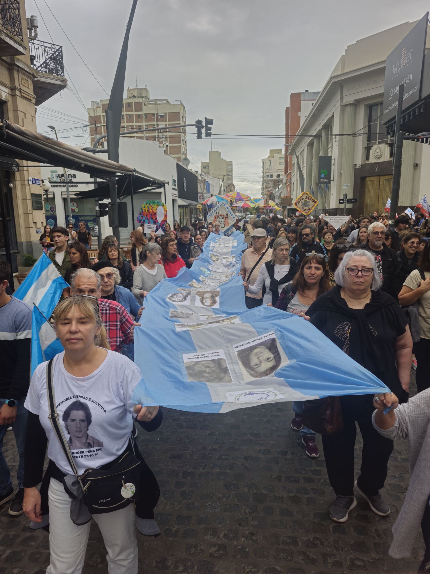 Las mejores imágenes de la marcha por la Memoria, la Verdad y la Justicia