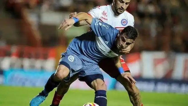 Gimnasia enfrenta a Argentinos Juniors por la Copa Argentina
