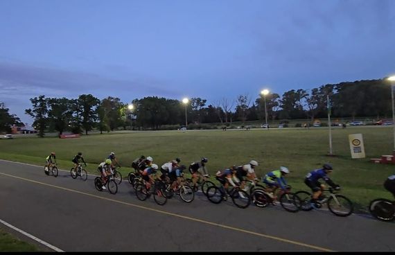 Se estrenó la nueva iluminación de la pista de ciclismo