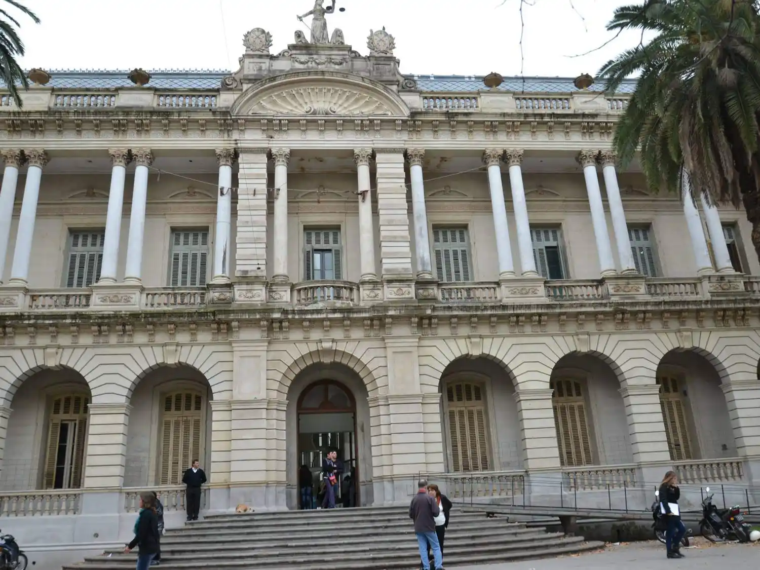 Cuando las aulas callan, los estudiantes gritan: en la Universidad Nacional de Rosario (UNR) un nuevo paro los deja invisibles