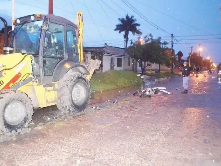 Un joven murió tras colisionar contra una máquina retroexcavadora