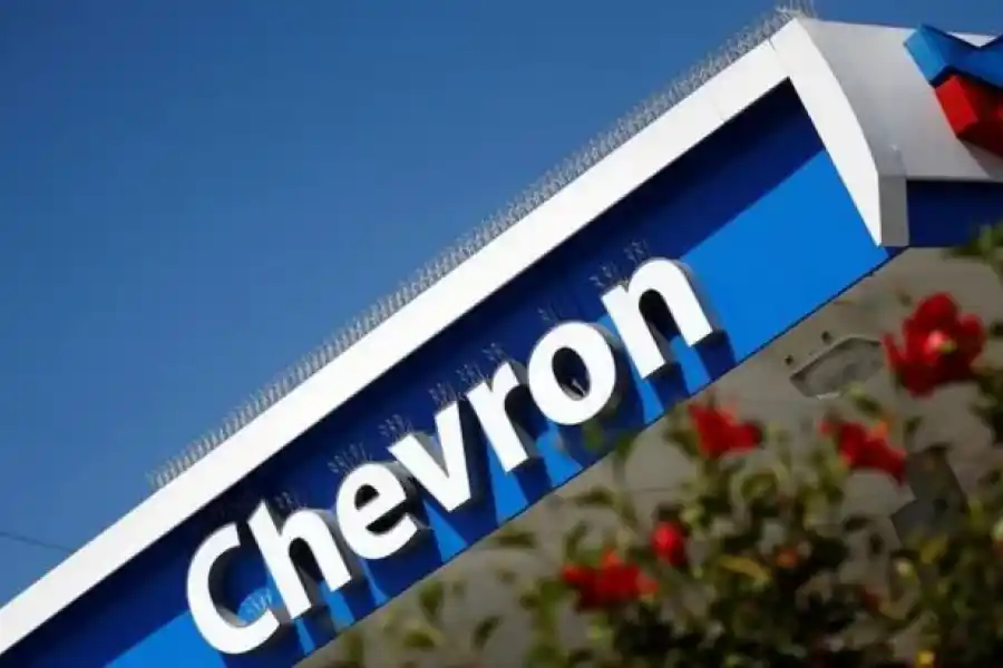 EEUU autorizó a la petrolera Chevron a retomar parcialmente sus actividades en Venezuela