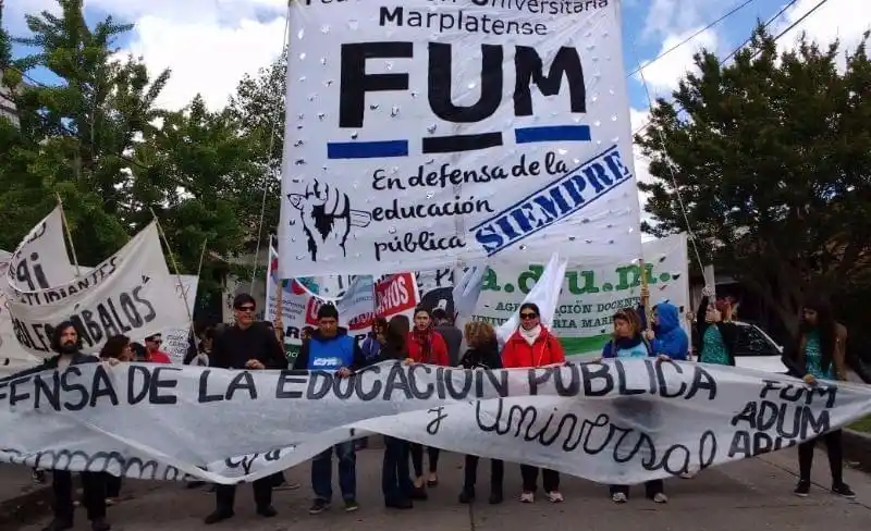 Mar del Plata: Estudiantes universitarios marcharon por el Boleto Universitario