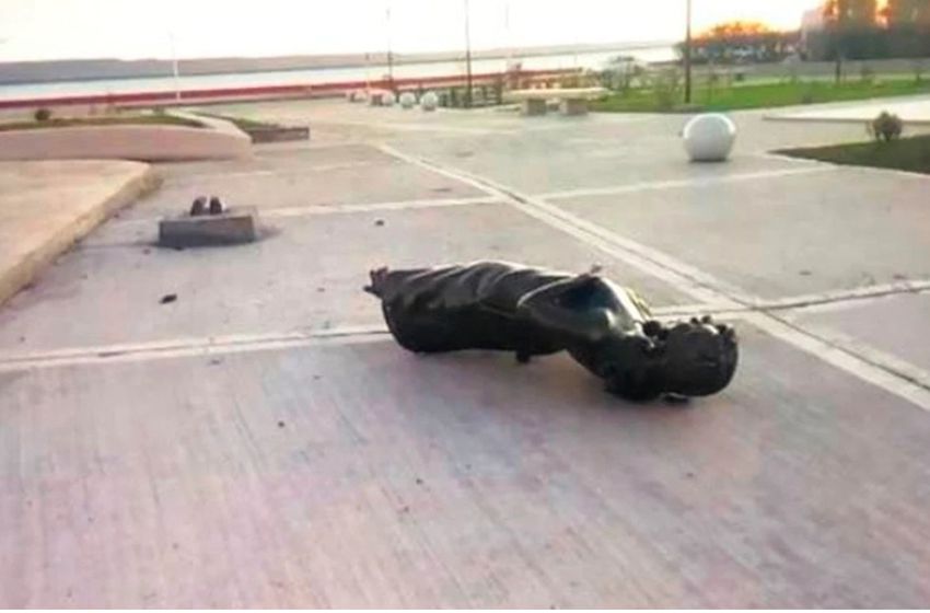 Rompieron una estatua de Cristina Kirchner en Río Gallegos