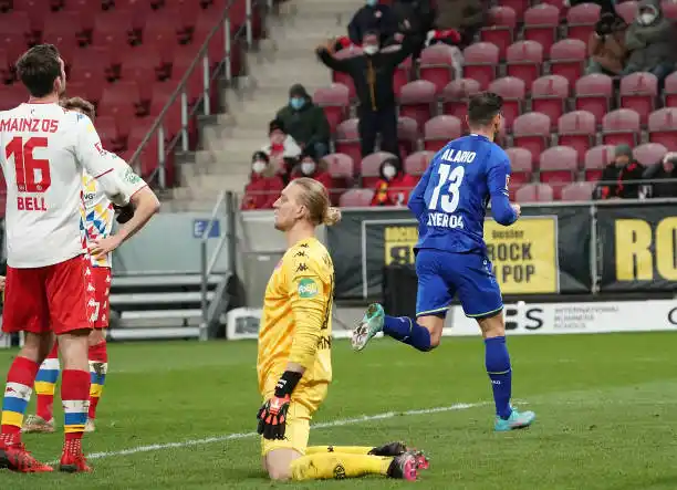 Alario marcó para Bayer Leverkusen