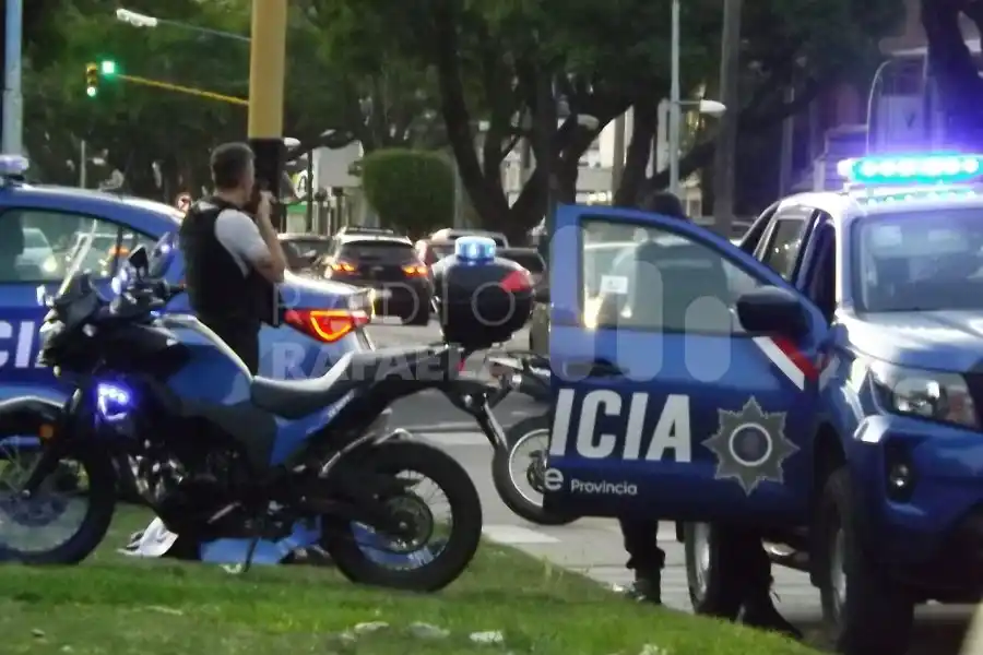 Conmoción por la muerte de un hombre en plena vía pública: se descompensó cuando andaba en bicicleta