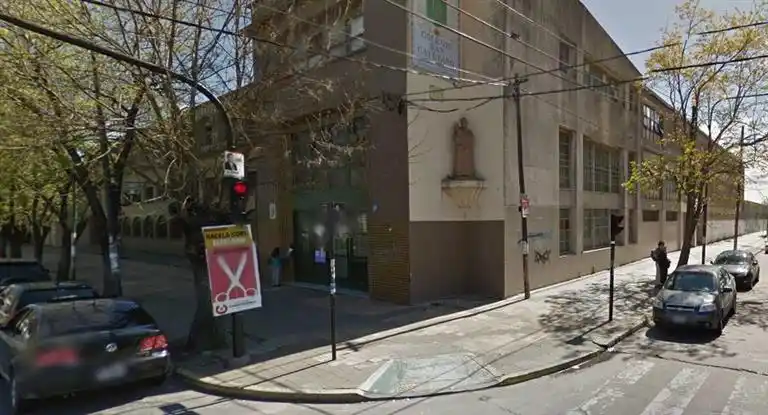 Amenazan de muerte a una docente para que apruebe alumnos en La Plata