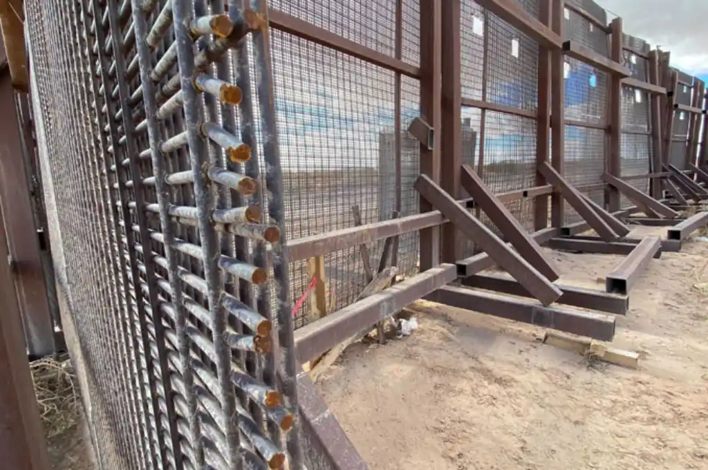 Texas reanudará la construcción de un muro fronterizo con México