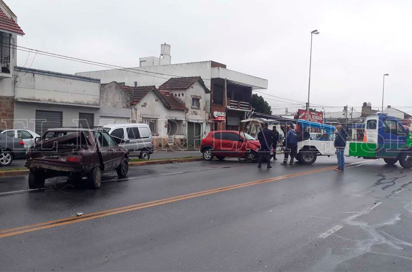 Triple choque en Luro y 182: un auto dobló a la izquierda e impactó con otros dos