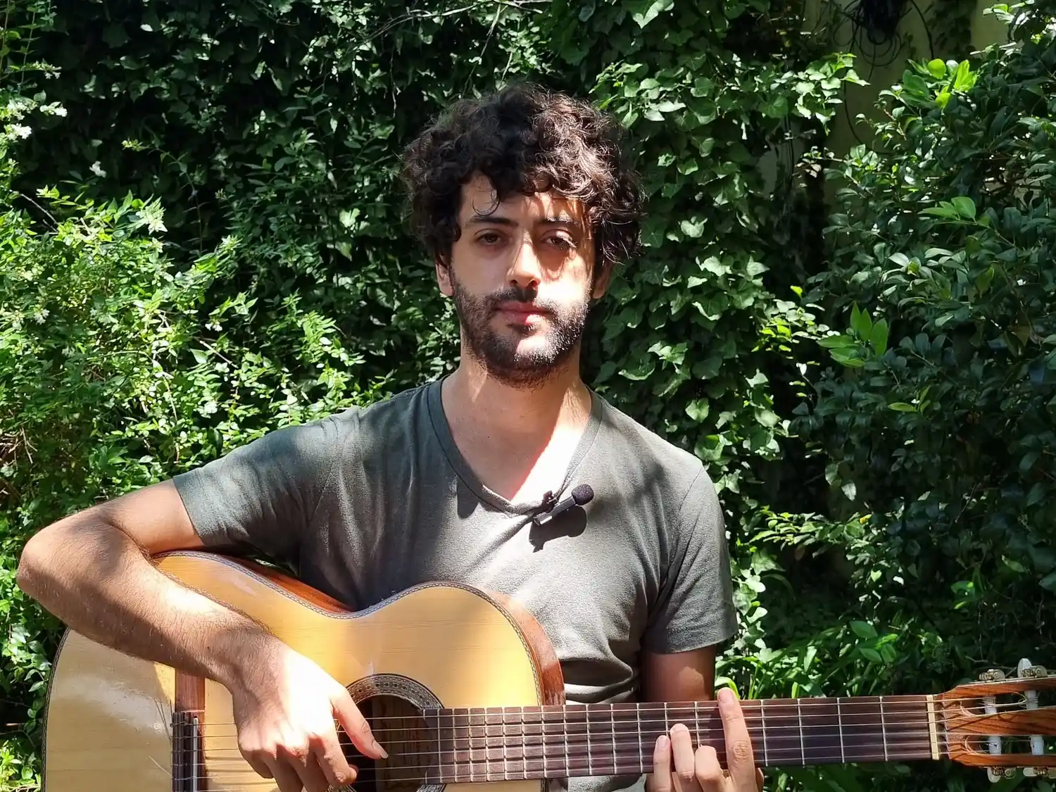 Facundo Dalmacio, músico tandilense que recopila canciones antiguas para conocer las raíces locales.