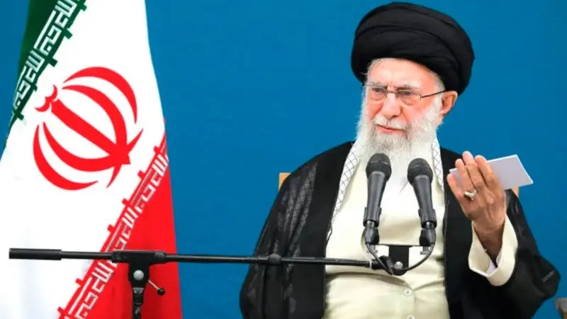 El líder supremo de Irán rechazó el llamado de Trump a una "rendición incondicional"
