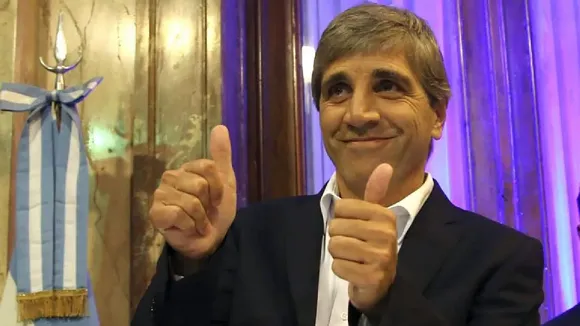 Caputo celebró que una cadena de supermercados bajará los precios de sus productos por dos meses
