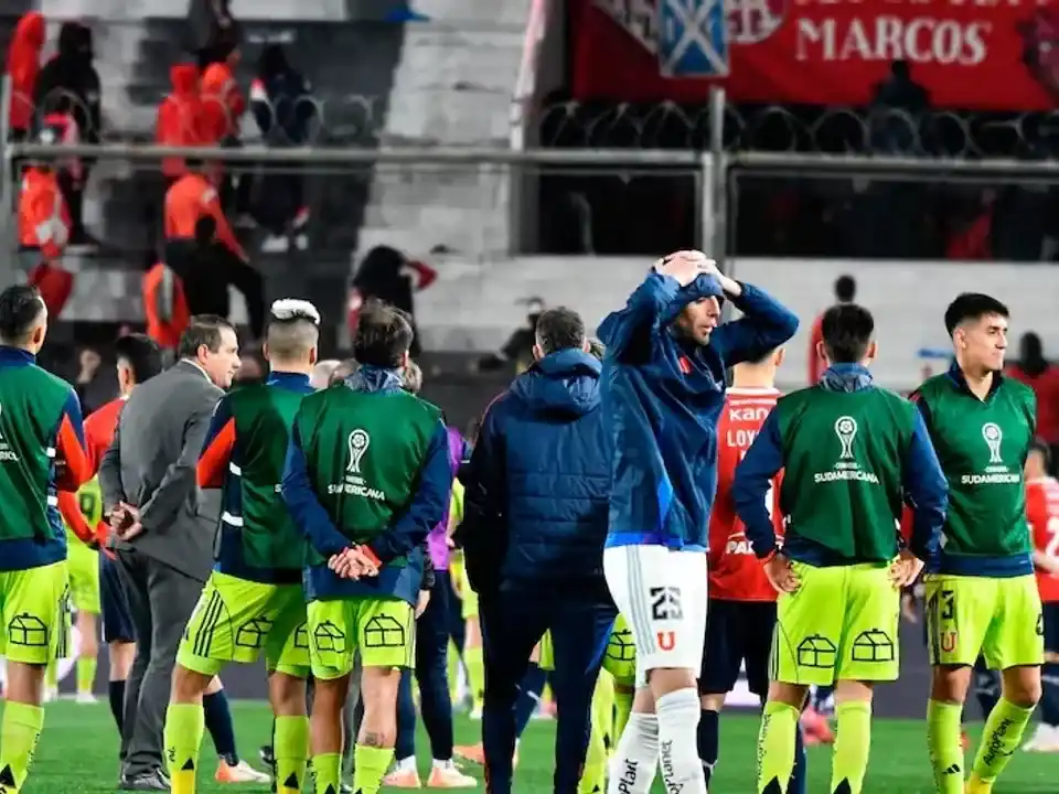 El juego entre el Rojo y la U de Chile, fue cancelado x incidente cuando iba 1 a 1.