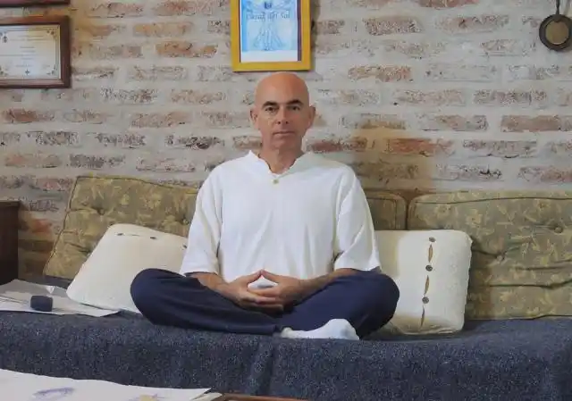 Charly Vescina: “El origen del reiki tiene que ver con la historia del ser humano”