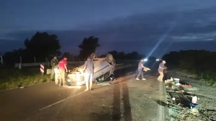 Impactante vuelco de un vehículo en la ruta 12