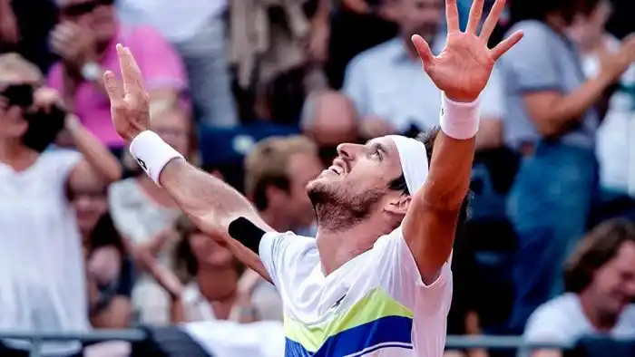 Mayer avanzó a segunda ronda en Madrid tras vencer a Fognini