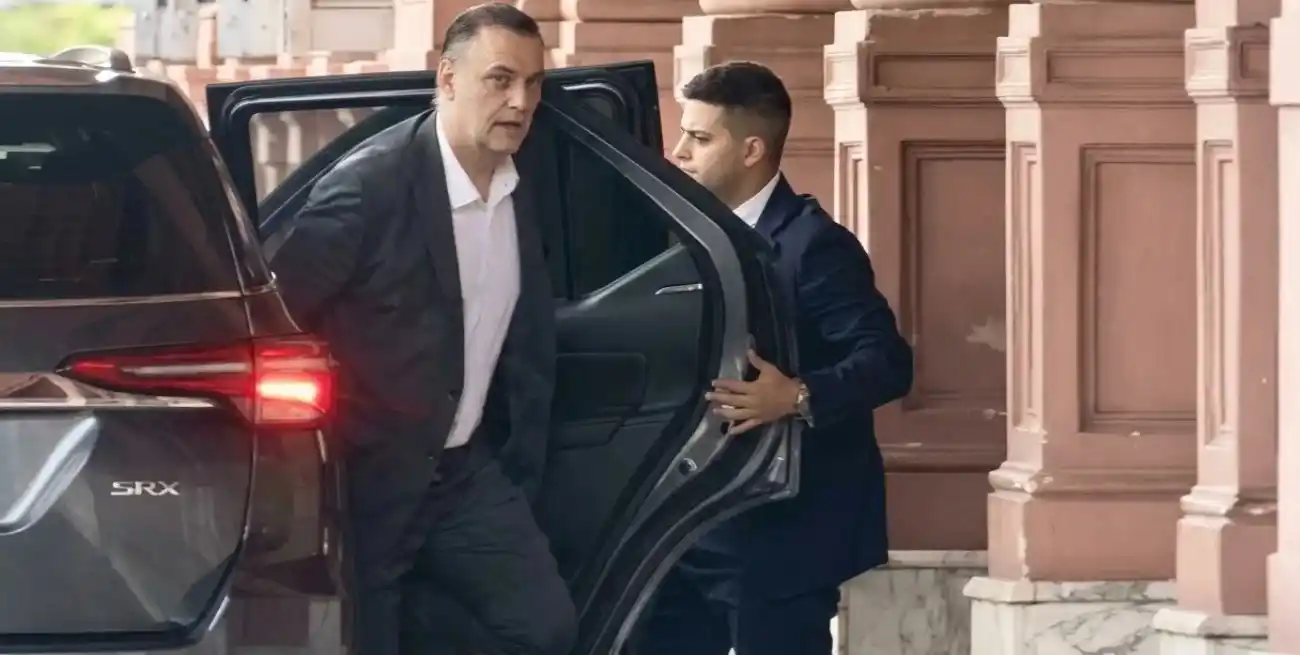 La solicitud respecto a la Ley de Emergencia Ígnea está en manos de Adorni, señaló Santilli.