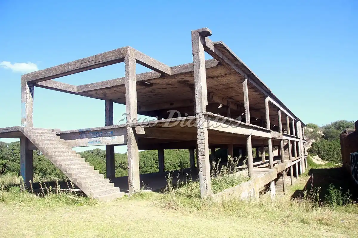 En Quequén. Restos de lo que sería la Estación Hidrobiológica