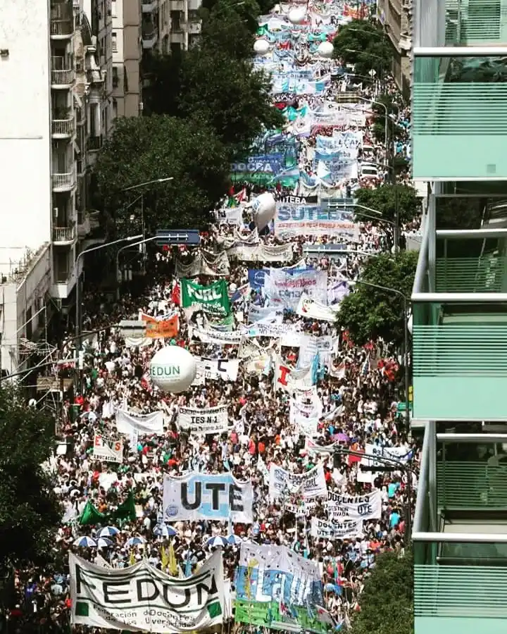 Tras la masiva movilización, los docentes cumplen su segundo día de paro nacional
