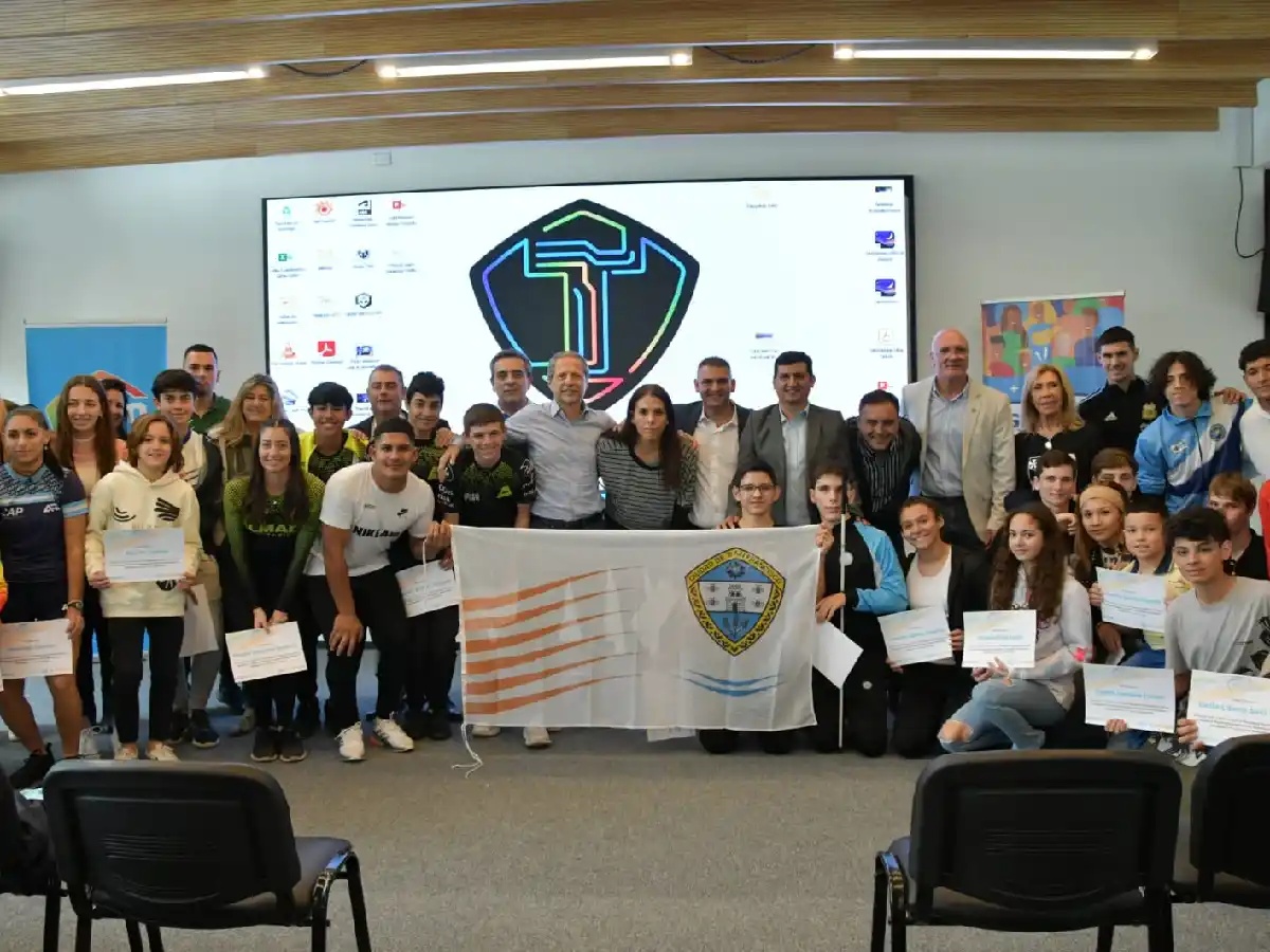 Se entregaron 40 becas de apoyo al deportista amateur