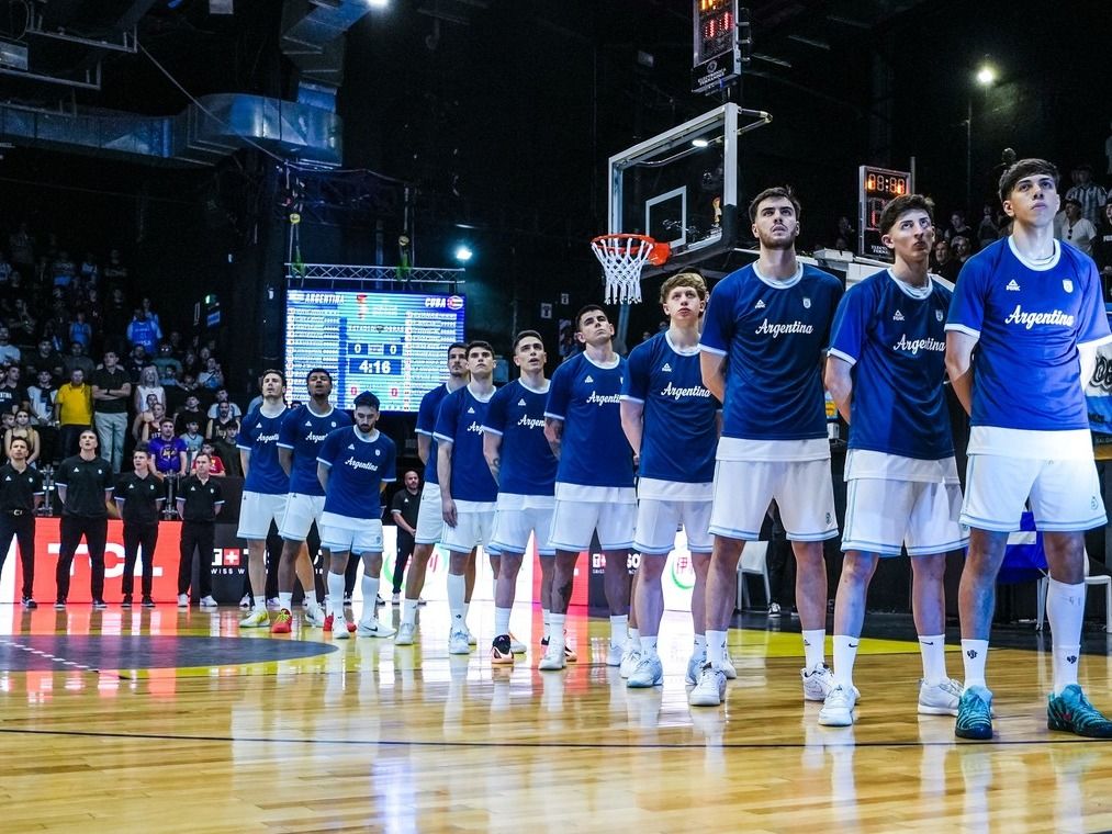 Argentina se mide con Uruguay a las en el estadio de obras.Foto:CAB