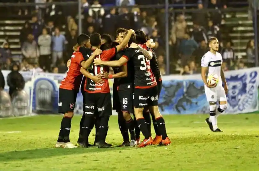 Sobre la hora y de penal, Maxi le dio la victoria a Newell’s