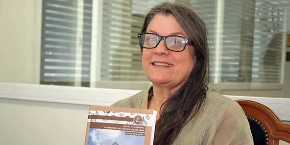 Escritora. Ángeles Espinosa ha escrito y publicado numerosos libros