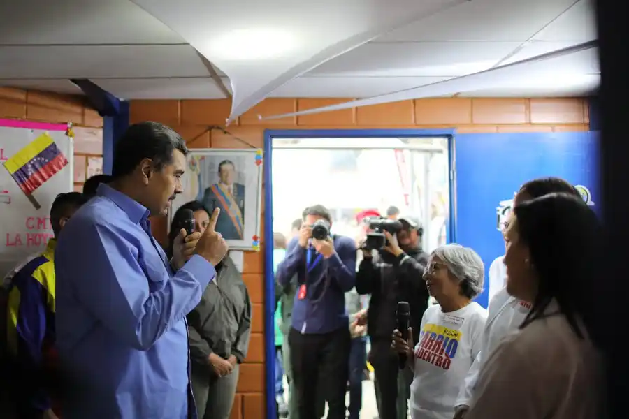Maduro PIDE CREAR centros electorales en los barrios para que la comunidad “vote con tranquilidad”